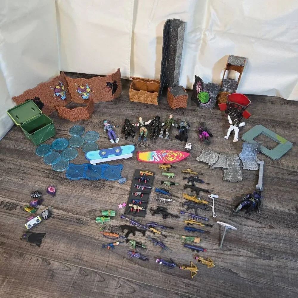 Fortnite set figures wall pieces, guns, backpacks, electric Royale driftboard